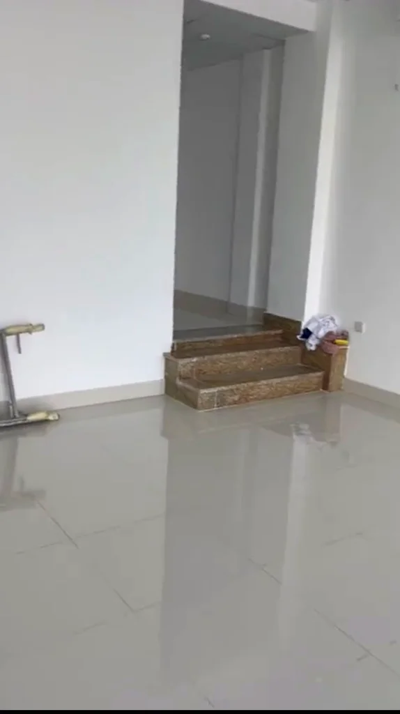 ✨ متجر تجزئة تم تجديده بالكامل للبيع – مثالي للصيدلية ✨ 📍 الموقع: المجاز 1 – الشارقة، كورنيش البحيرة، مباشرةً مقابل مسجد النور، مبنى الخليج63818610382338114
