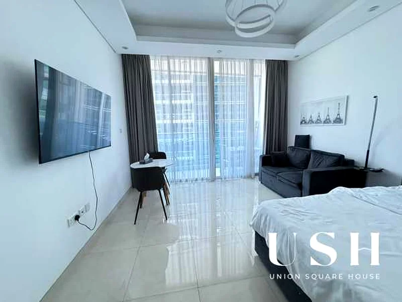 استوديو حديث | إطلالة على القناة وخليج الخيل | مفروش بالكامل | شاغر الآن63790561284482113