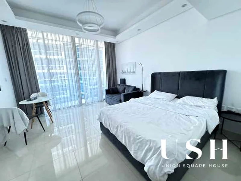 استوديو حديث | إطلالة على القناة وخليج الخيل | مفروش بالكامل | شاغر الآن63790561284482110