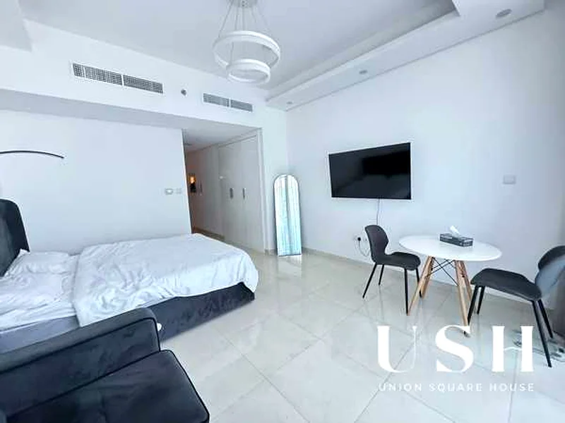 استوديو حديث | إطلالة على القناة وخليج الخيل | مفروش بالكامل | شاغر الآن63790561284482111