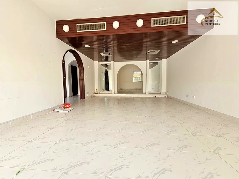 فيلا واسعة من 3 غرف نوم بالإضافة إلى غرفة دراسة مع حديقة63812708046338110