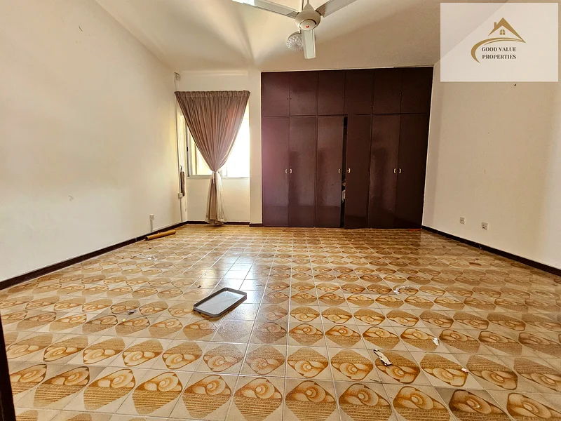 فيلا واسعة من 3 غرف نوم بالإضافة إلى غرفة دراسة مع حديقة63812708046338113
