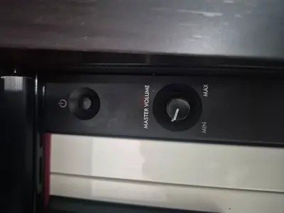 Yamaha Digital Piano 105R – Like New + Free Headset