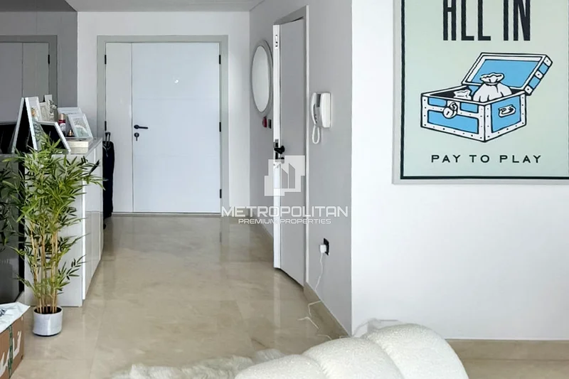 Full Sea Views | Upgraded | Furnished | Vacant64039606227970113