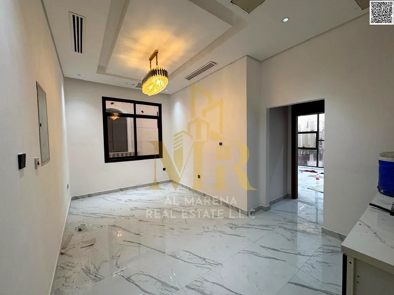 للبيع، فيلا حديثة مكونة من طابقين وسطح، بسعر يشمل رسوم التسجيل ونقل الملكية، قابل للتفاوض، مع ضمان لمدة 25 عامًا على63884633279361113