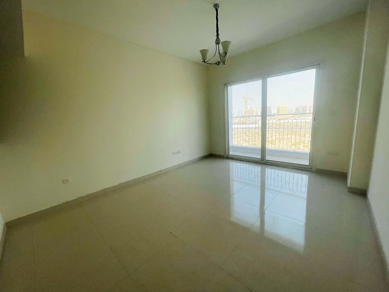 شقة مكونة من غرفتي نوم مع شرفة + مسبح + موقف سيارات مجاني للإيجار63742188535939114
