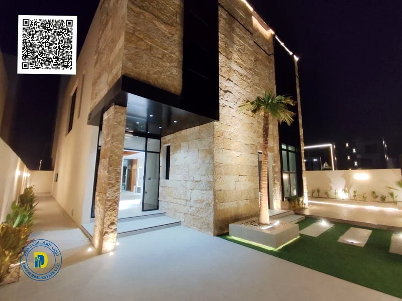 فيلا للبيع في الحليّة، رمز الفخامة والأناقة، 5 غرف، مساحة كبيرة، وحجر خارجي63873067056385110