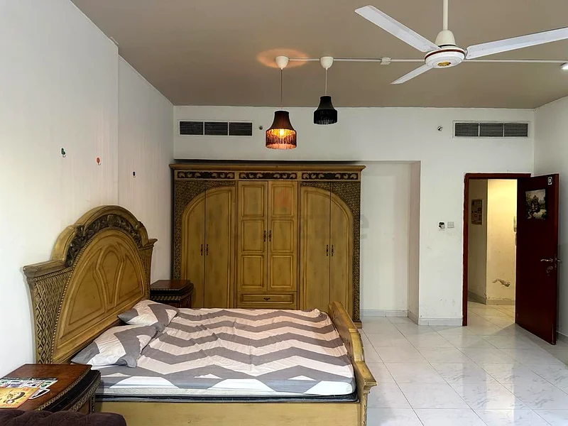 غرفة عائلية مؤثثة بالكامل مع حمام داخلي وشرفة جاهزة للسكن63796471943555112