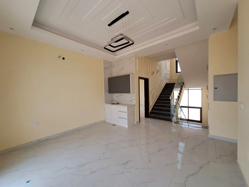 Villa For sale in Ajman at Al Helio2 The Villa is G+2, Roof  Majlis, 2halls, 6master rooms, big kitchen ,pantry And Maid room,63911938290178114