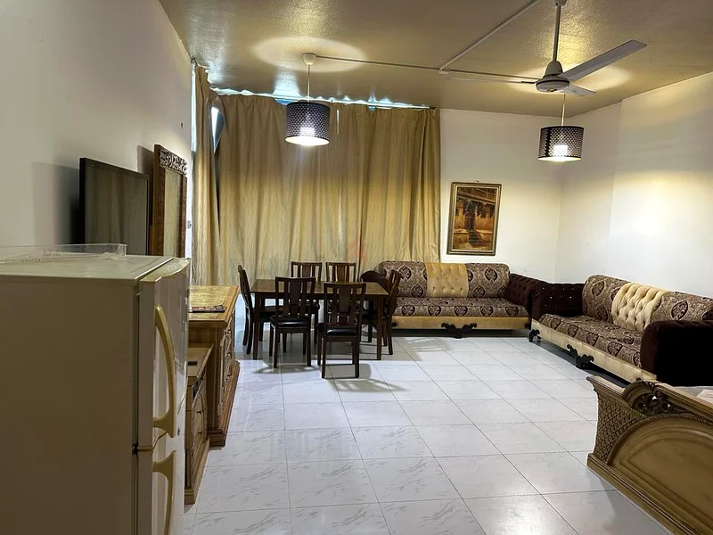 غرفة عائلية مؤثثة بالكامل مع حمام داخلي وشرفة جاهزة للسكن63796471943555111