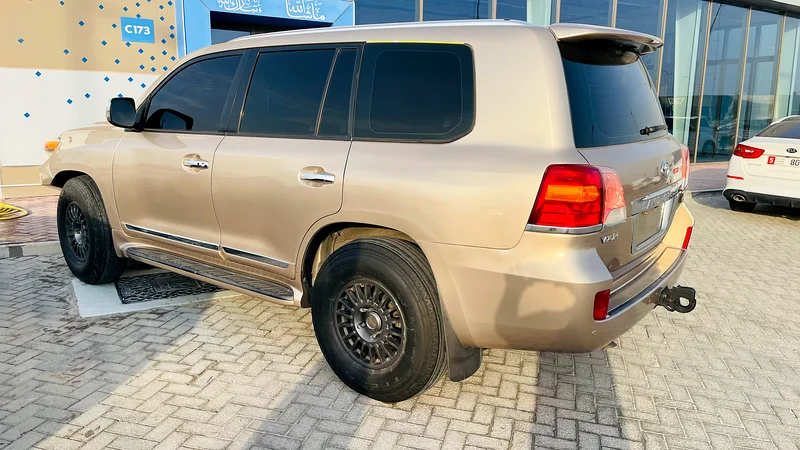 تويوتا لاندكروزر 2008 VXR V8 خليجي بحالة وكالة نظيفة جدا رقم واحد63699052421634113