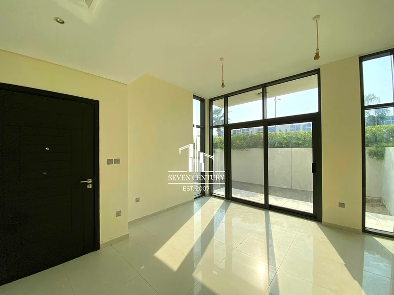 وحدة نهائية | 3 غرف نوم | غرفة معيشة كبيرة | أفضل صفقة63740867896706112