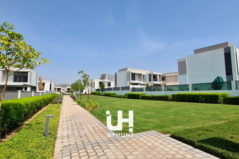 SINGAL ROW BACK YARD UPGRADED PRIME LOCATION NO AGENTS PLS64046222485378112