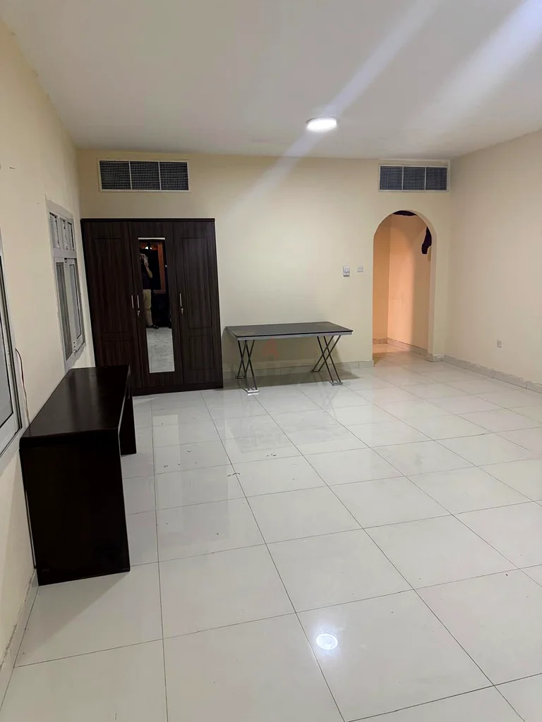 غرفة استوديو بمدخل منفصل للأشخاص العزاب أو الأزواج63796680725507110