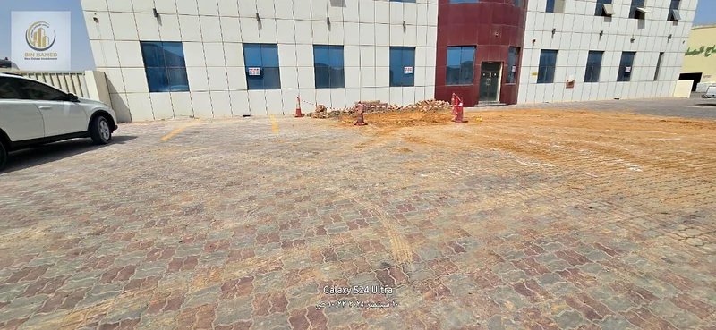 تُؤجَر مستودع كبير في المنطقة الصناعية الحديثة في أم القيوين63816451808385110