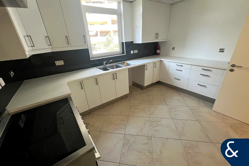 Renovated 3B + Maids | Vacant Now | Spacious63727861213697113