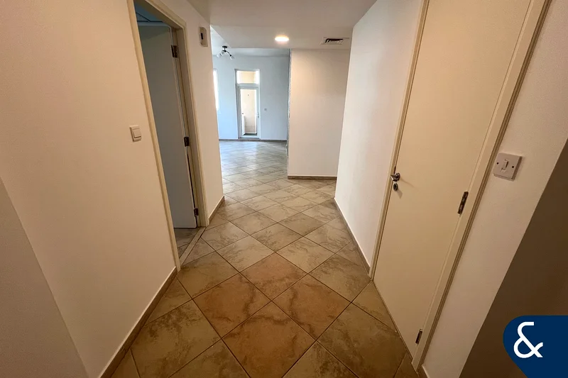 Renovated 3B + Maids | Vacant Now | Spacious63727861213697111