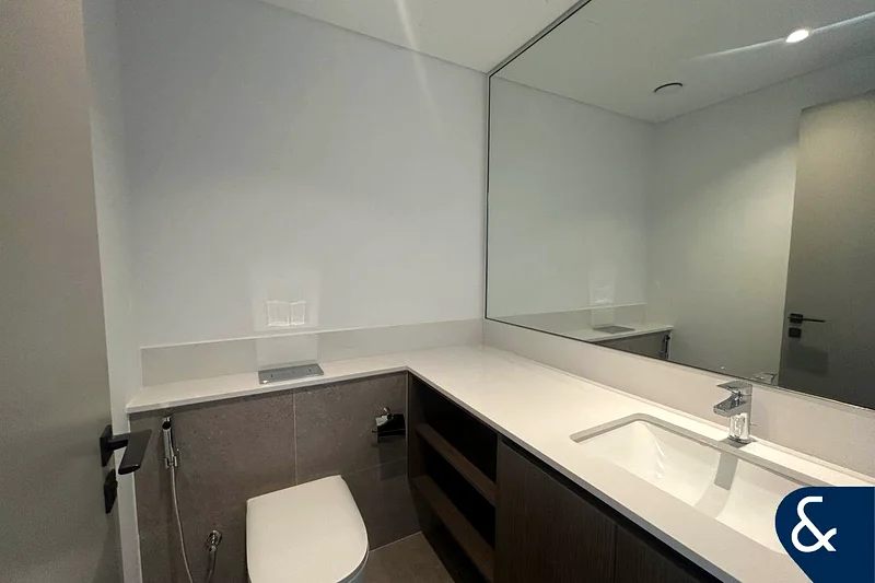 Single Row | Close to Pool & Park | Vacant63807175755778114