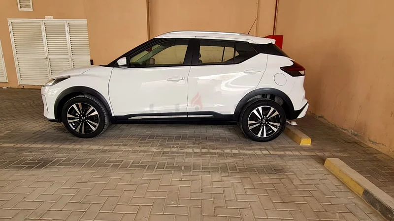 NISSAN KICKS // GCC// NO ACCIDENTS // SV //63699058354305112
