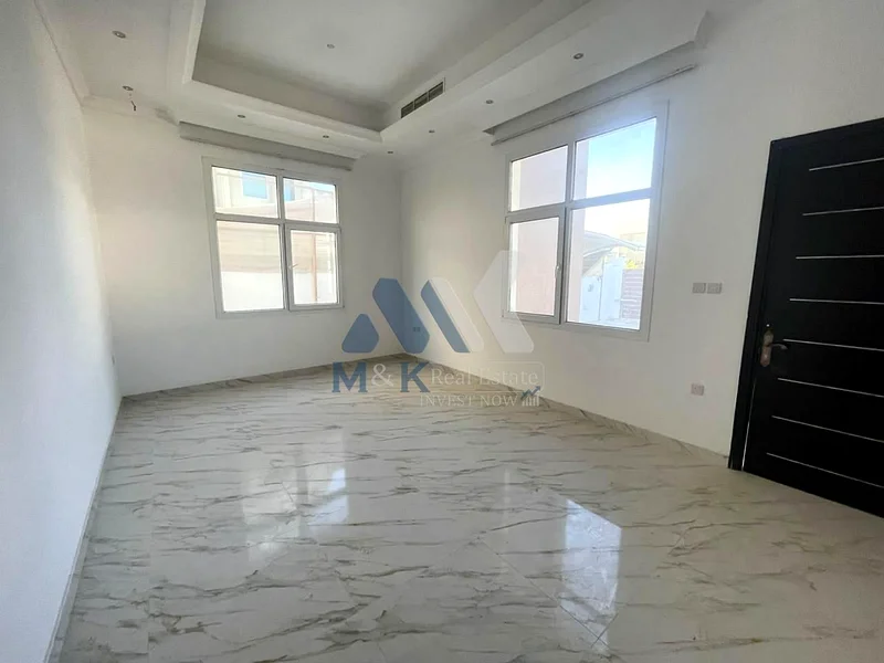 موقع متميز / 5 غرف نوم / غرفة خادمة وغرفة تخزين / جاهز للانتقال الفوري63727388577153113