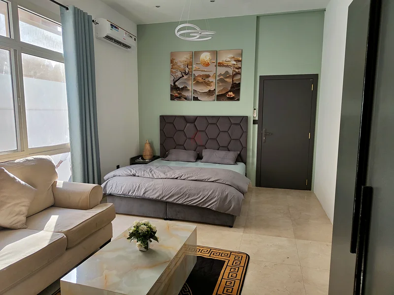 غرفة رئيسية كبيرة مجددة حديثًا بالقرب من شاطئ كايت مقابل مول ساندسيت63796471689091114