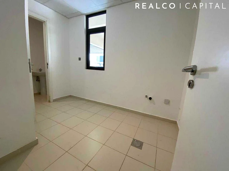 وحدة خارجية مُصانة جيدًا ومُهيئة بالكامل63741251053697112