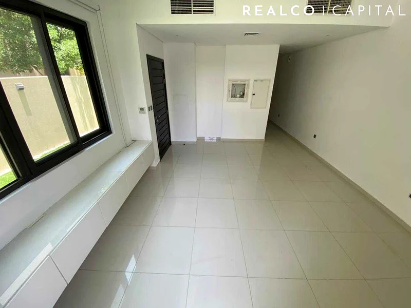 وحدة خارجية مُصانة جيدًا ومُهيئة بالكامل63741251053697110
