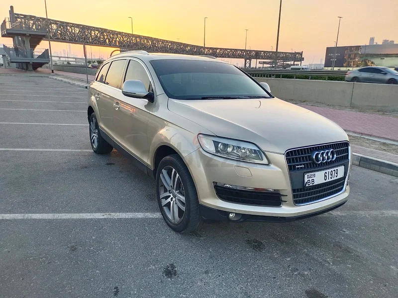 Audi q 7 gcc 2009 full option very good condition very clinic accident free63699036671618111