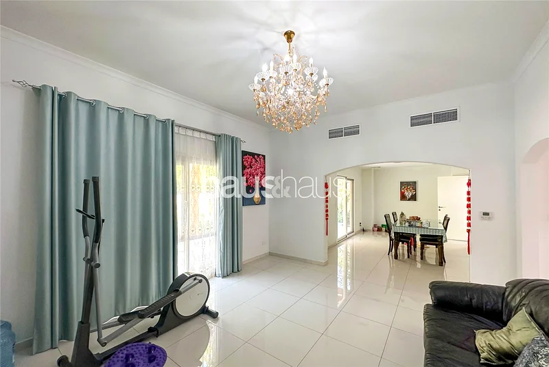 Huge Plot | Upgraded | Great Location63726205924738111