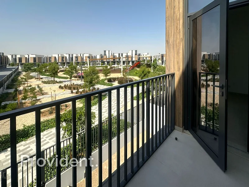 منزل تاون هاوس واسع مكون من 3 غرف نوم | جديد بالكامل | يطل على الحديقة63733135134595110