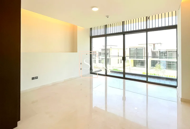 جديد بالكامل | فيلا فاخرة | تطل على الحديقة63754432381186112