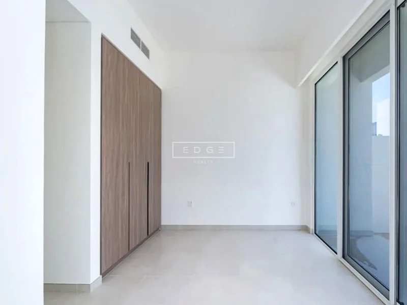 مشرق | تخطيط واسع | جديد بالكامل63732482094721114