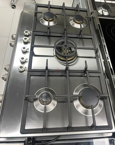 Bertazzoni full gas cooktop built in new condition