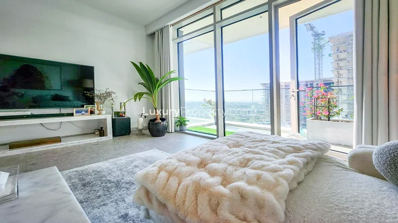 Furnished | Pool and Golf Course Views63804874940418112