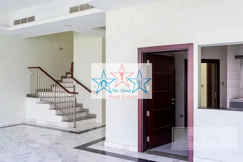 فيلا ركنية واسعة مكونة من 4 غرف نوم مع خادمة قرب المدرسة63763589146627113
