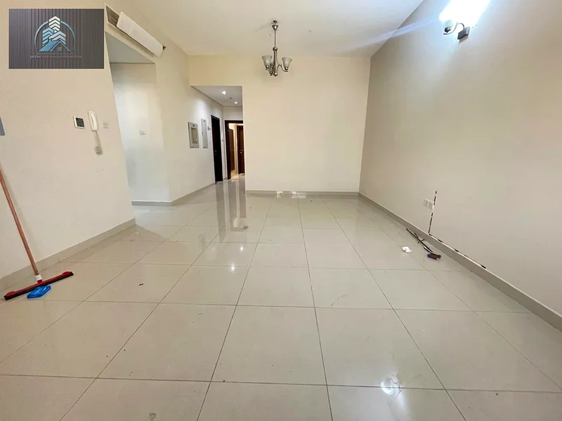 شقة مكونة من غرفتي نوم مع جميع المرافق متاحة في ند الحمر مقابل 73 ألف درهم مع مسبح وصالة رياضية ومواقف سيارات وشرفة63724602003587113