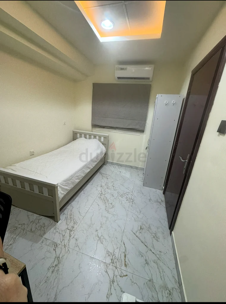 غرفة خاصة نظيفة ومريحة للإيجار لشخص واحد فقط63796472064899111