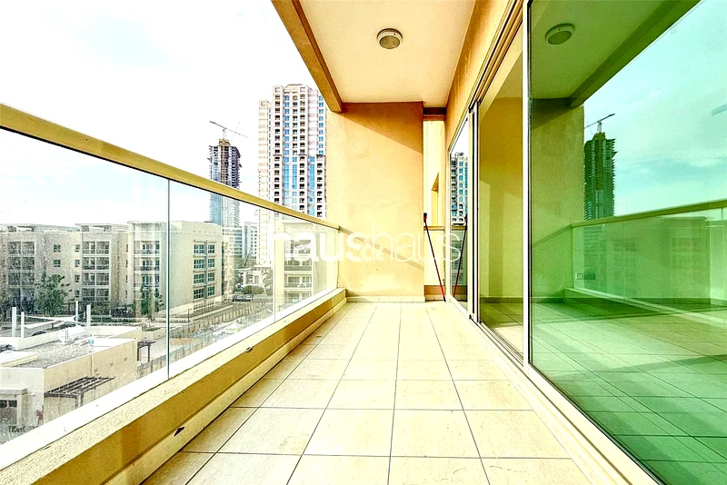 Study Room | Pool Facing | Mid-Floor63726658257795110