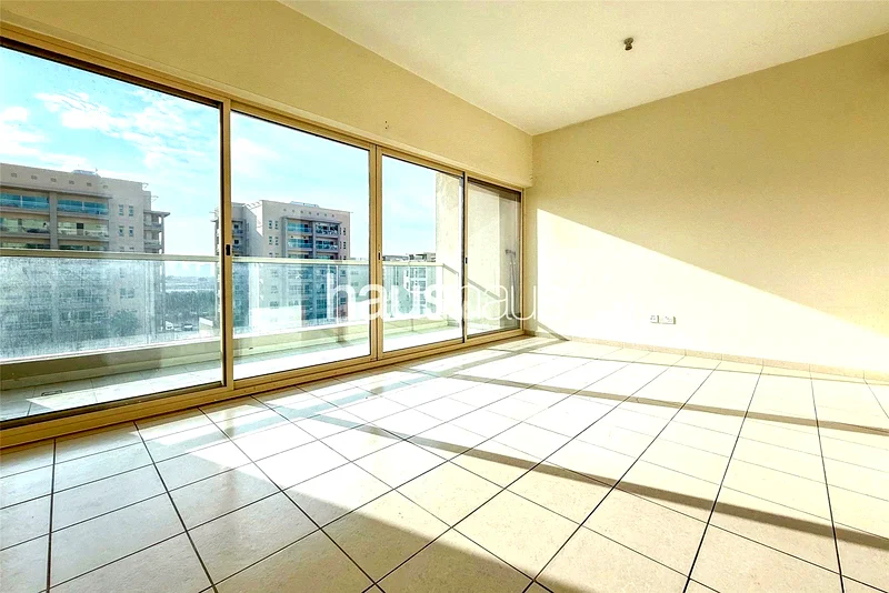 Study Room | Pool Facing | Mid-Floor63726658257795111