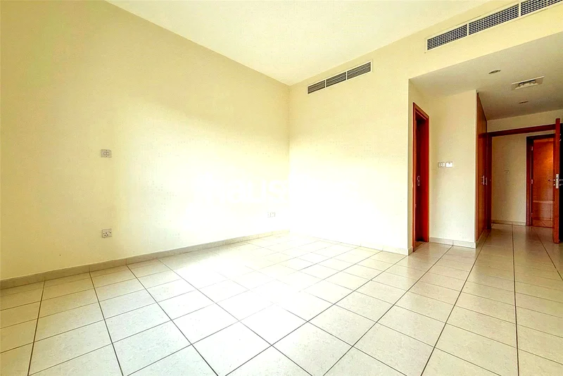 Study Room | Pool Facing | Mid-Floor63726658257795112
