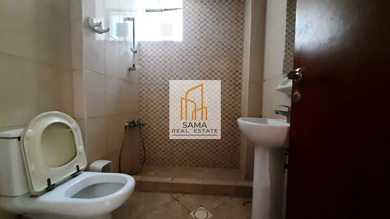 2bhk master room with balcony in parking63812426519810111