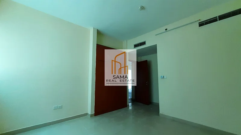 2bhk master room with balcony in parking63812426519810114