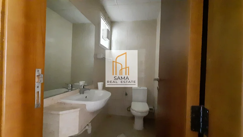 2bhk master room with balcony in parking63812426519810112