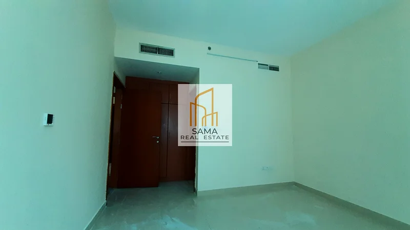 2bhk master room with balcony in parking63812426519810113