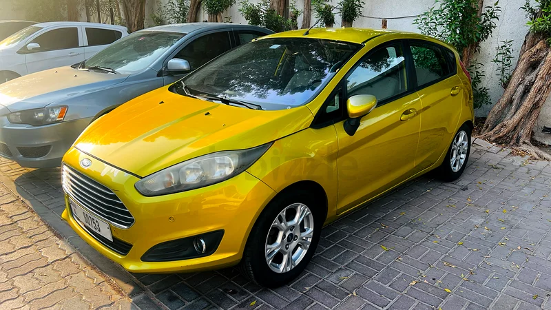 السيارة في حالة جيدة.63699039474563112