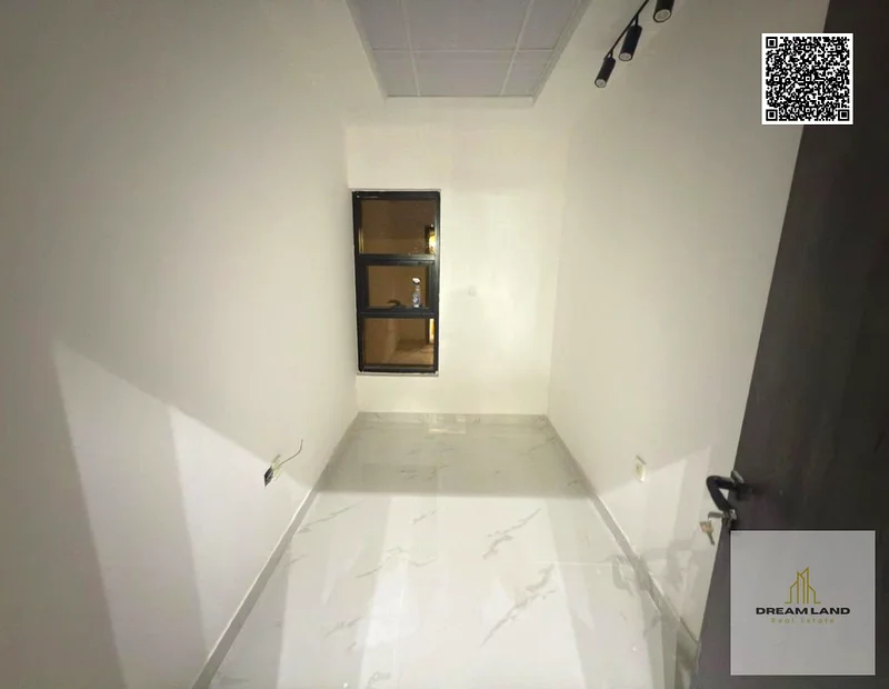 For sale, a modern villa with a stone facade, including registration fees, close to the mosque and services, with a swimming pool.63912467064834114