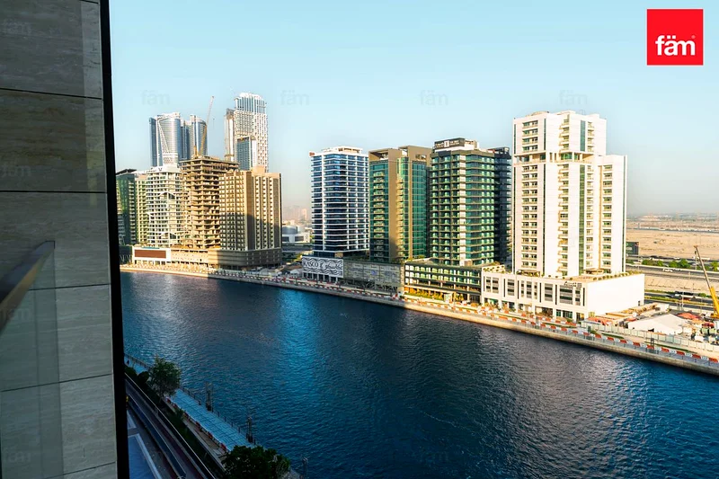 موقع متميز / إطلالة على القناة / فاخر / شاغر63793383390210111