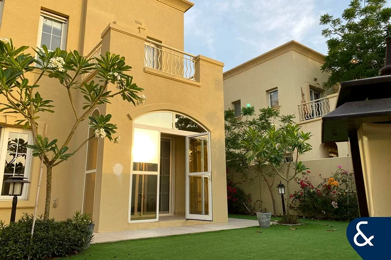 Fully Upgraded | 2 Bedrooms | Near Souk63728818622595110
