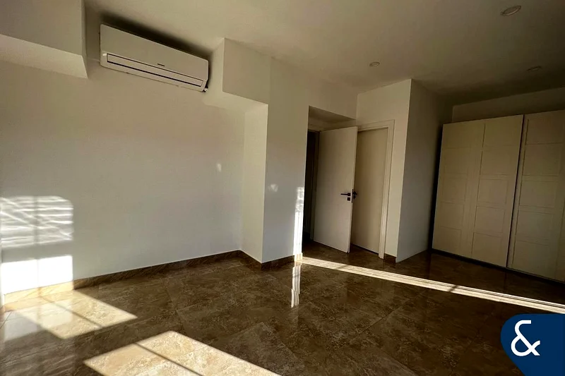 Fully Upgraded | 2 Bedrooms | Near Souk63728818622595114