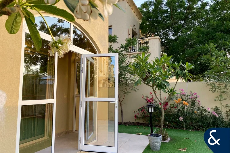 Fully Upgraded | 2 Bedrooms | Near Souk63728818622595111